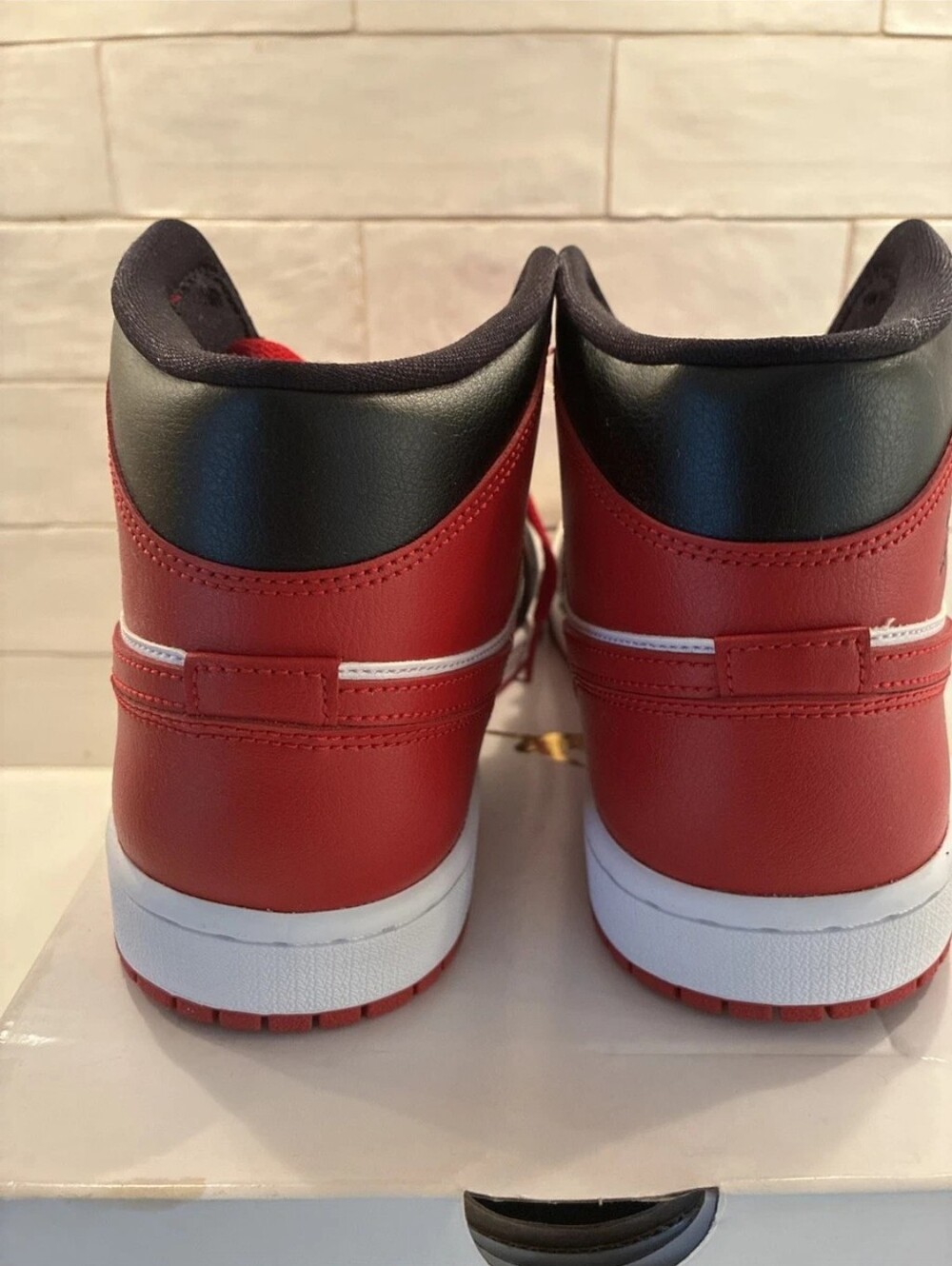 Nike Air Jordan 1 Mid 'Alternate Bred Toe' Womens Size 7 BQ6472 - Picture 9 of 10